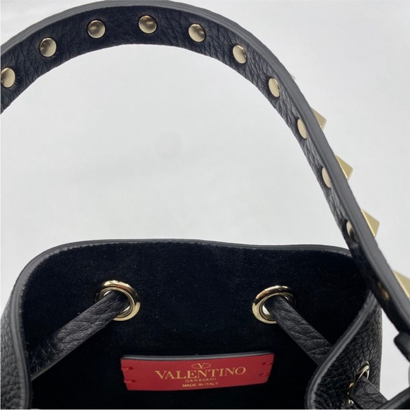 I have used this bag twice! Perfect party bag or a small bag for on the go! - Picture 2 of 9